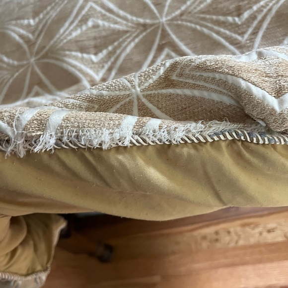 🌼Queen comforter and dust ruffle - Picture 8 of 14